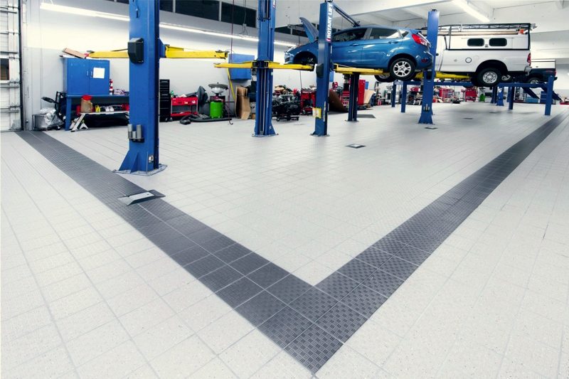 Ford workshop driveseries - a permanent floor!