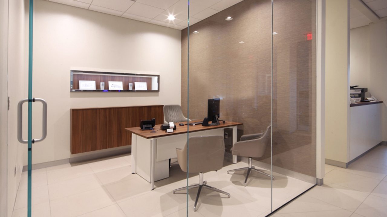 JLR Showroom - JLR 102 (iWhite)